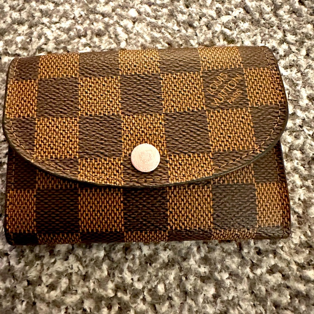 Louis Vuitton Wallet in EUC!!!!